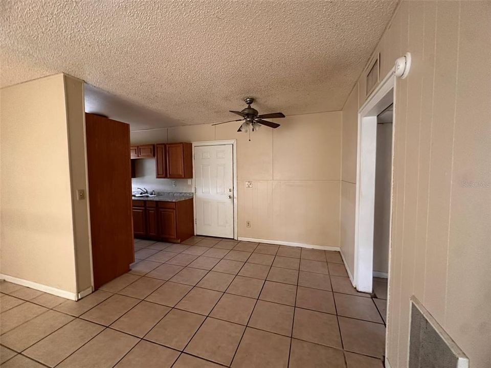 For Rent: $1,000 (1 beds, 1 baths, 608 Square Feet)