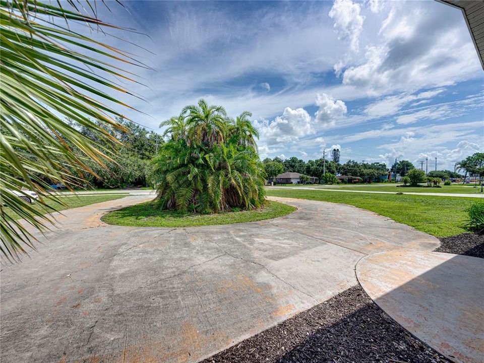 Circular driveway entry