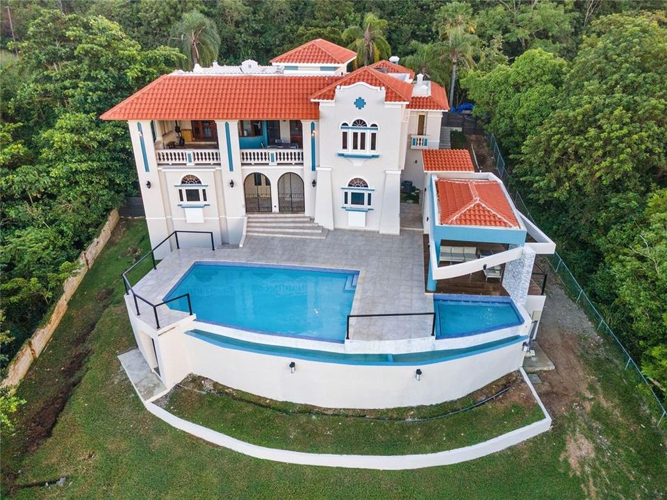 En Venta: $2,995,000 (4 camas, 5 baños, 3600 Pies cuadrados)