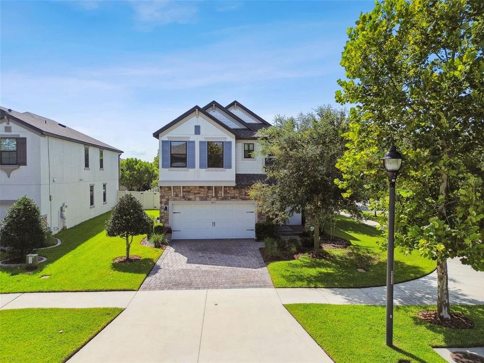 Active With Contract: $659,900 (3 beds, 2 baths, 2606 Square Feet)