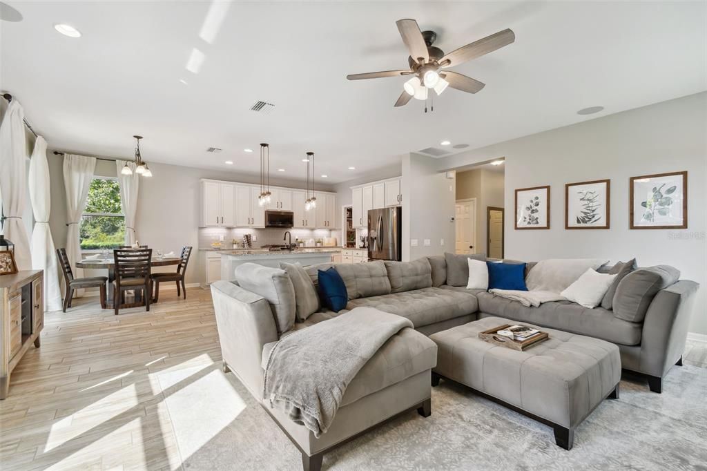 Active With Contract: $659,900 (3 beds, 2 baths, 2606 Square Feet)