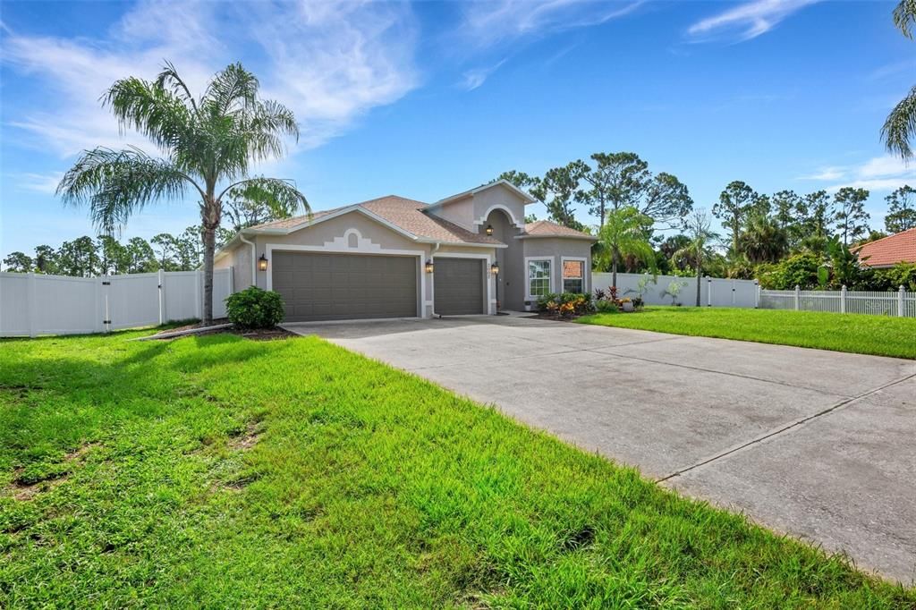 Active With Contract: $499,900 (4 beds, 3 baths, 2567 Square Feet)