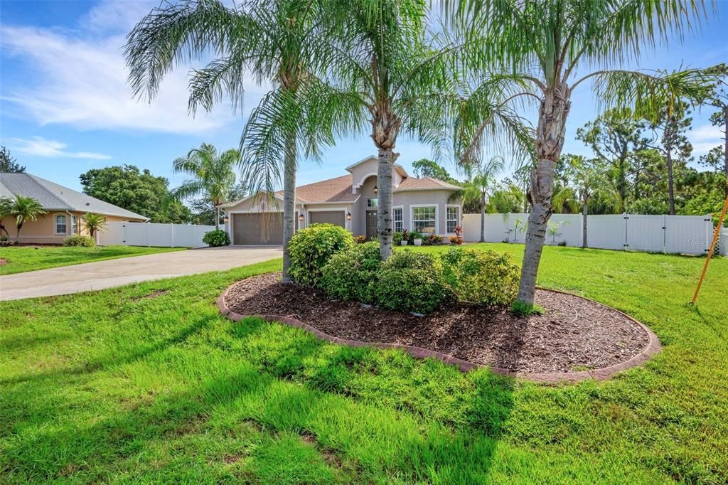 Active With Contract: $499,900 (4 beds, 3 baths, 2567 Square Feet)