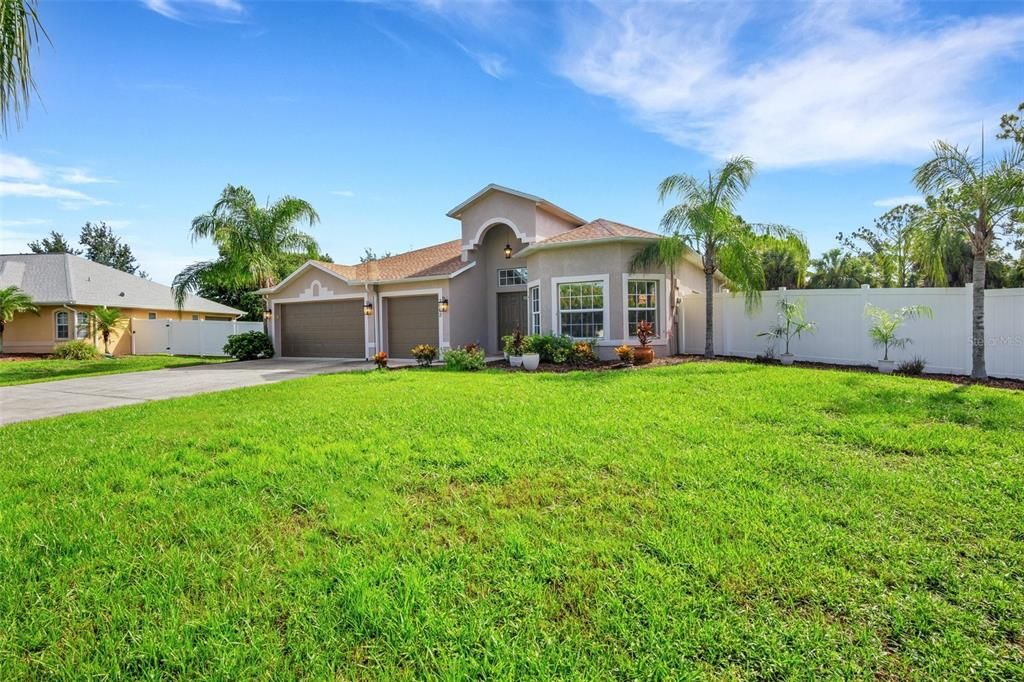 Active With Contract: $499,900 (4 beds, 3 baths, 2567 Square Feet)