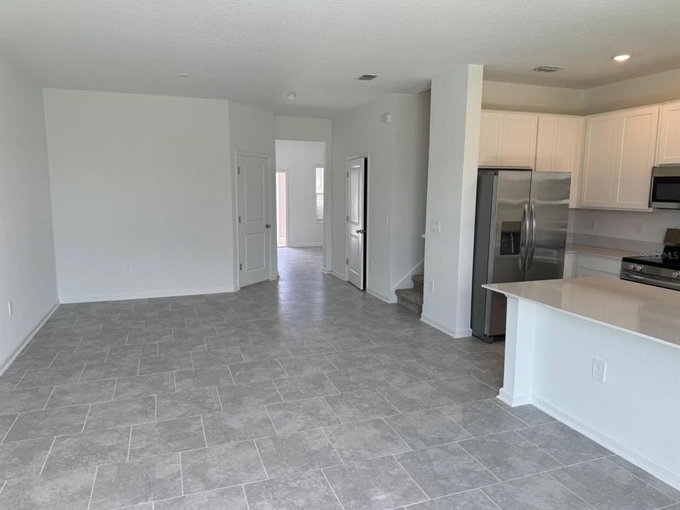 Active With Contract: $1,900 (3 beds, 2 baths, 1689 Square Feet)