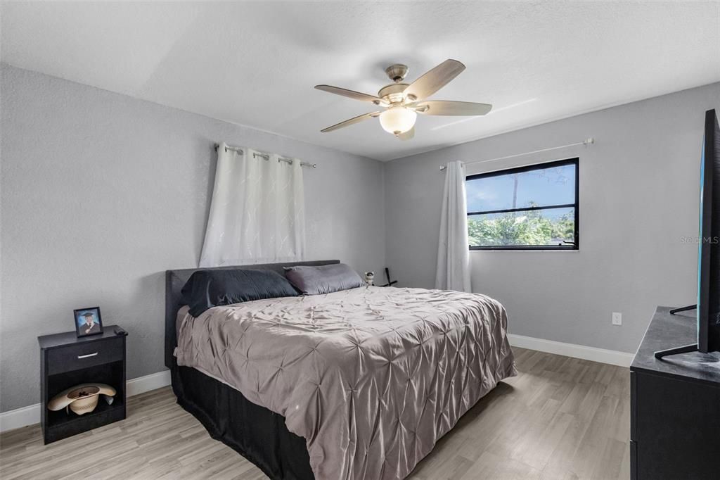 For Sale: $242,500 (2 beds, 2 baths, 1021 Square Feet)