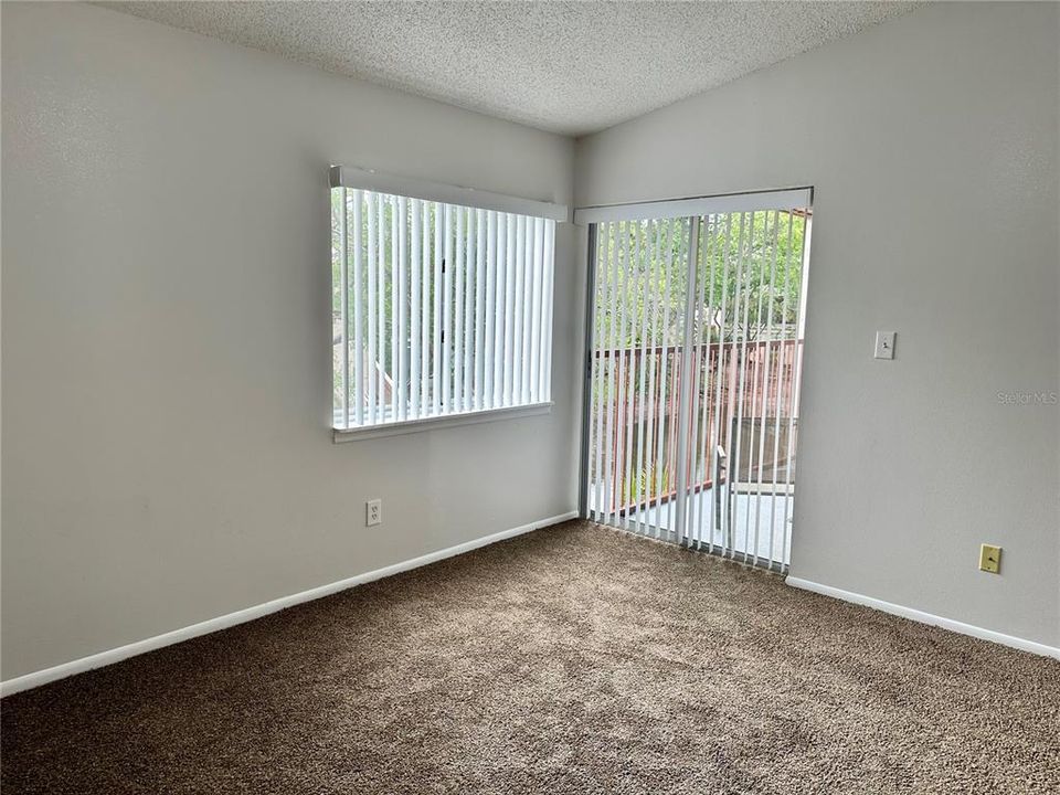 Active With Contract: $1,300 (1 beds, 1 baths, 746 Square Feet)