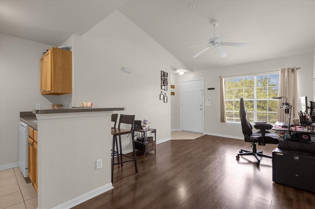 Active With Contract: $174,900 (1 beds, 1 baths, 495 Square Feet)