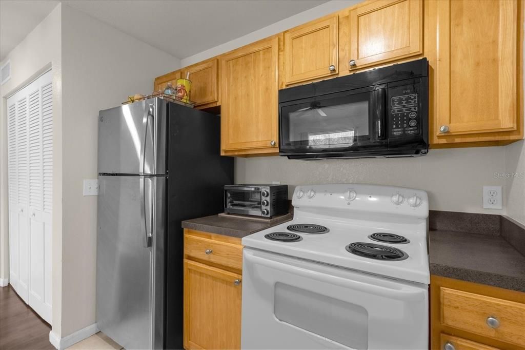 Active With Contract: $174,900 (1 beds, 1 baths, 495 Square Feet)