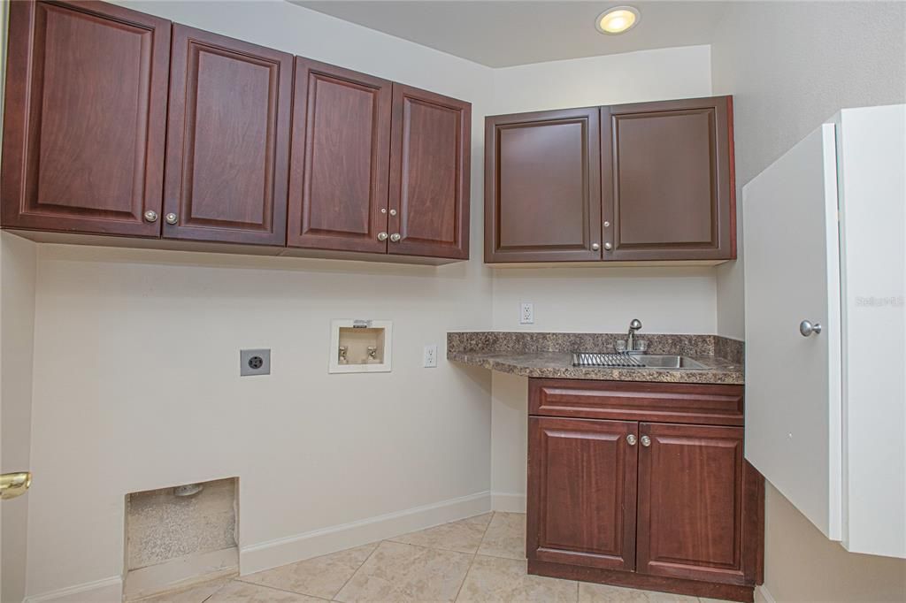 Active With Contract: $4,500 (3 beds, 2 baths, 2549 Square Feet)