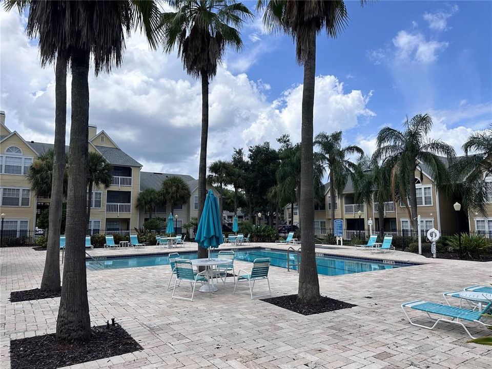 Active With Contract: $1,400 (1 beds, 1 baths, 673 Square Feet)