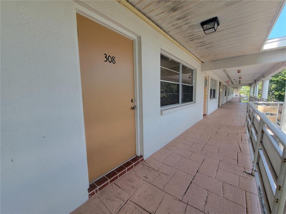 Recently Rented: $1,200 (1 beds, 1 baths, 636 Square Feet)