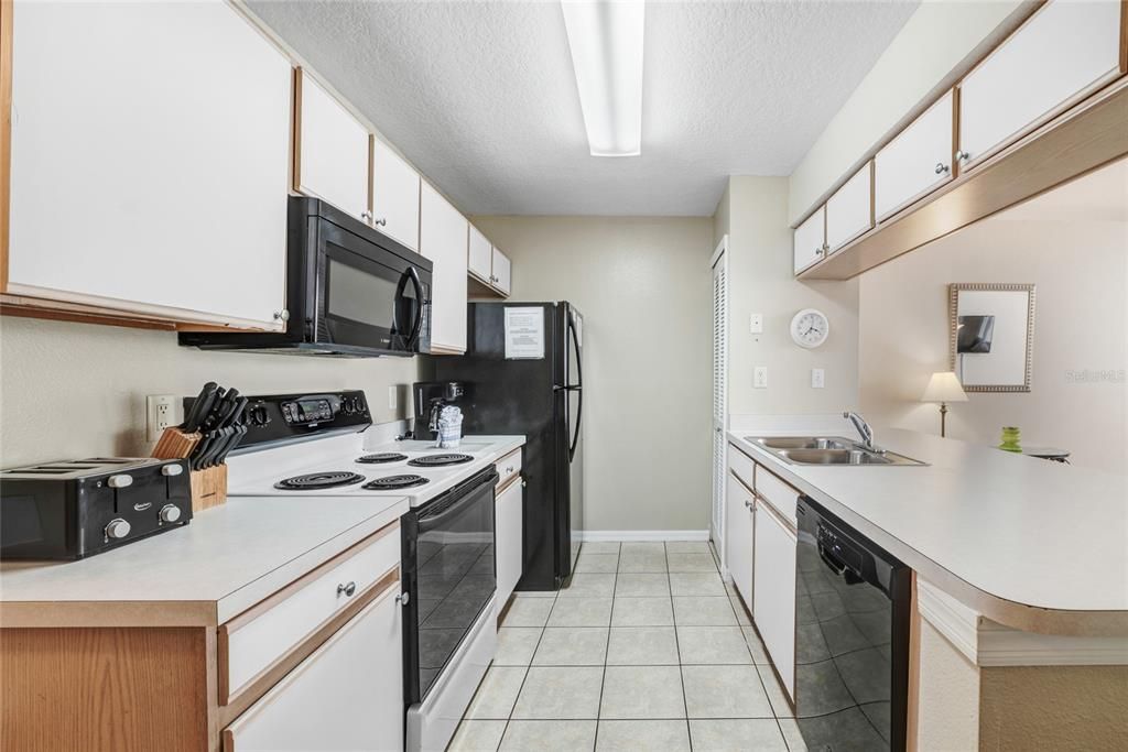 For Sale: $263,900 (3 beds, 2 baths, 1357 Square Feet)