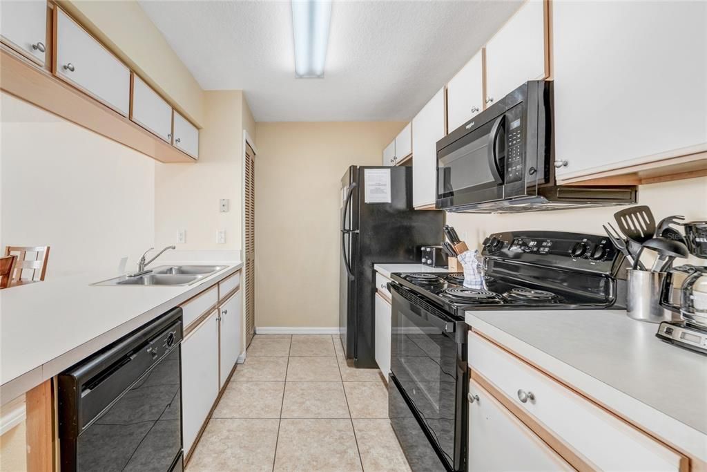 For Sale: $261,900 (3 beds, 2 baths, 1357 Square Feet)