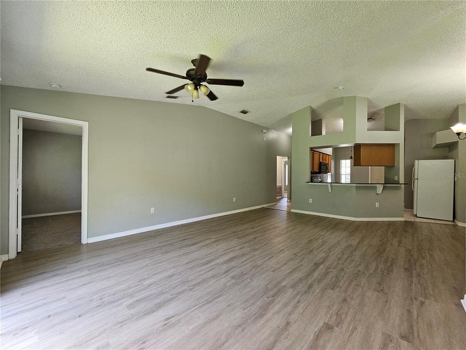 Active With Contract: $2,000 (4 beds, 2 baths, 1544 Square Feet)