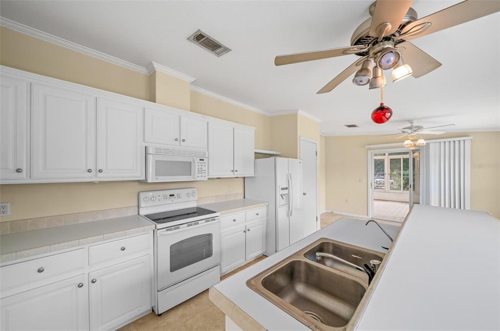 For Sale: $289,000 (4 beds, 2 baths, 1728 Square Feet)