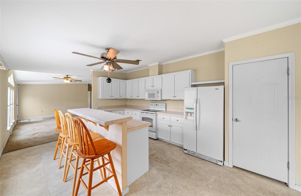 For Sale: $289,000 (4 beds, 2 baths, 1728 Square Feet)