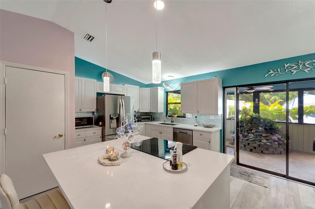 Active With Contract: $319,000 (2 beds, 2 baths, 1193 Square Feet)