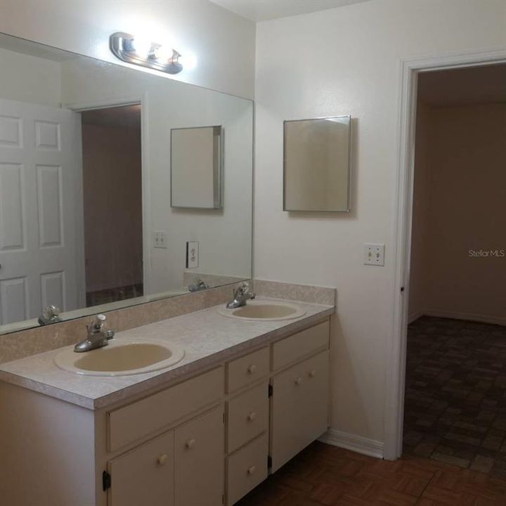 For Sale: $286,000 (4 beds, 2 baths, 1438 Square Feet)