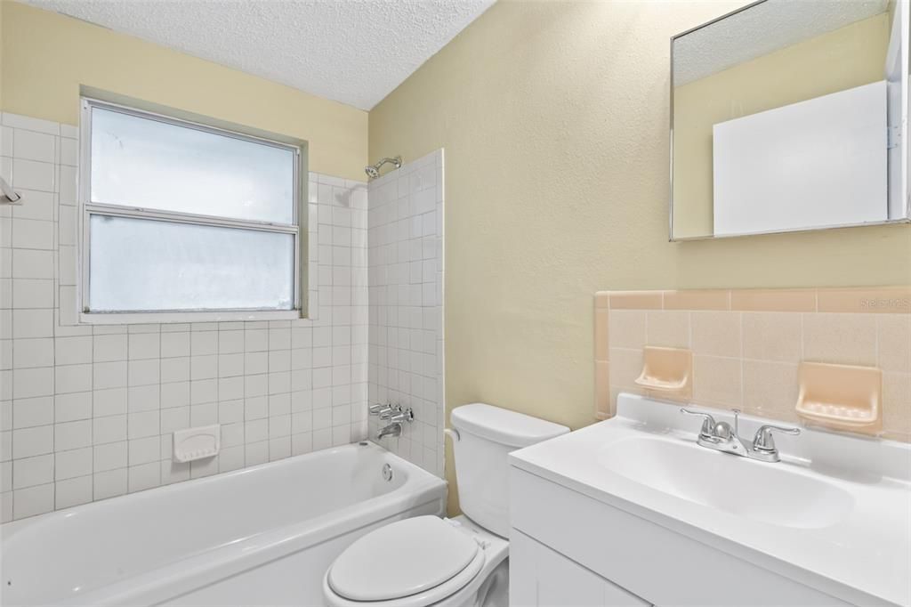 For Sale: $207,900 (2 beds, 1 baths, 908 Square Feet)