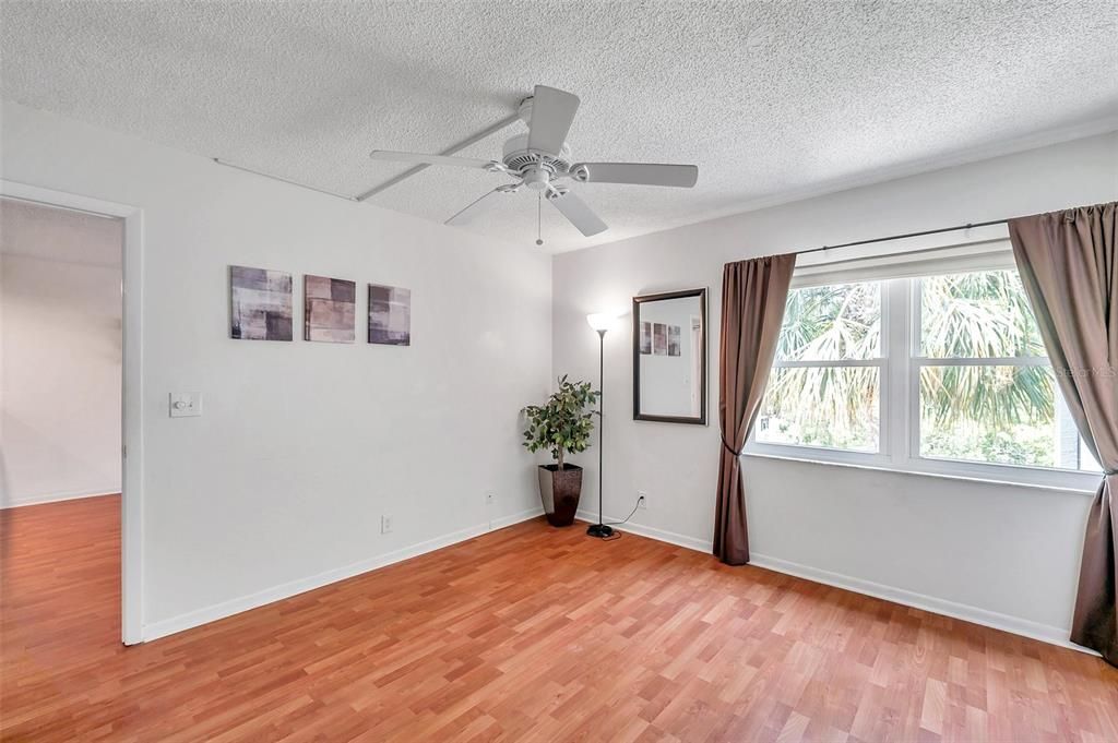 Active With Contract: $168,900 (1 beds, 1 baths, 665 Square Feet)