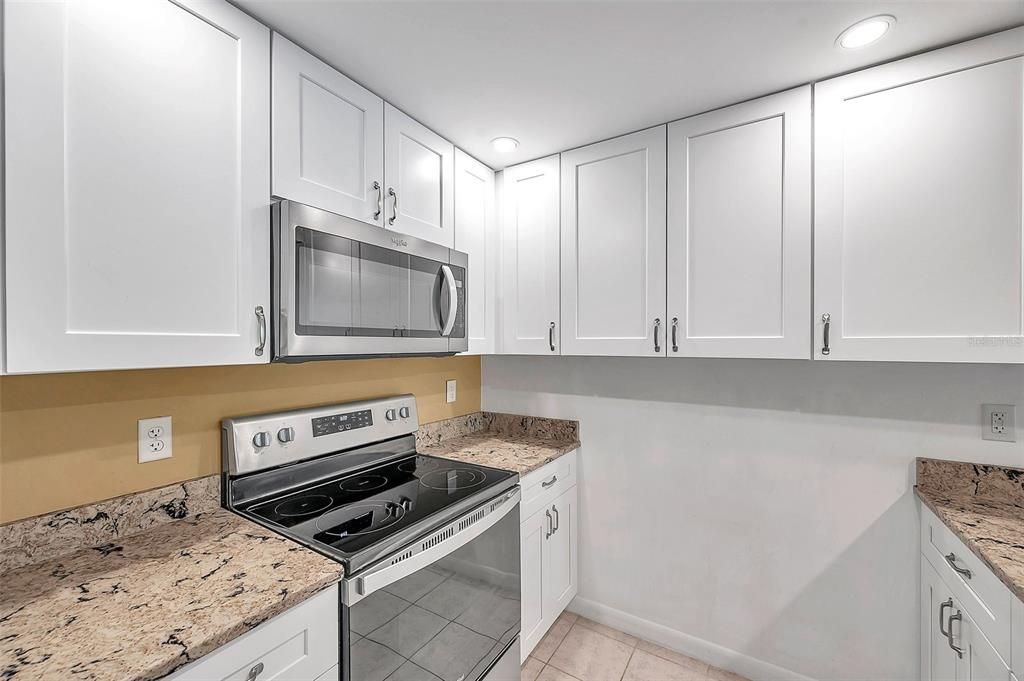 Active With Contract: $168,900 (1 beds, 1 baths, 665 Square Feet)