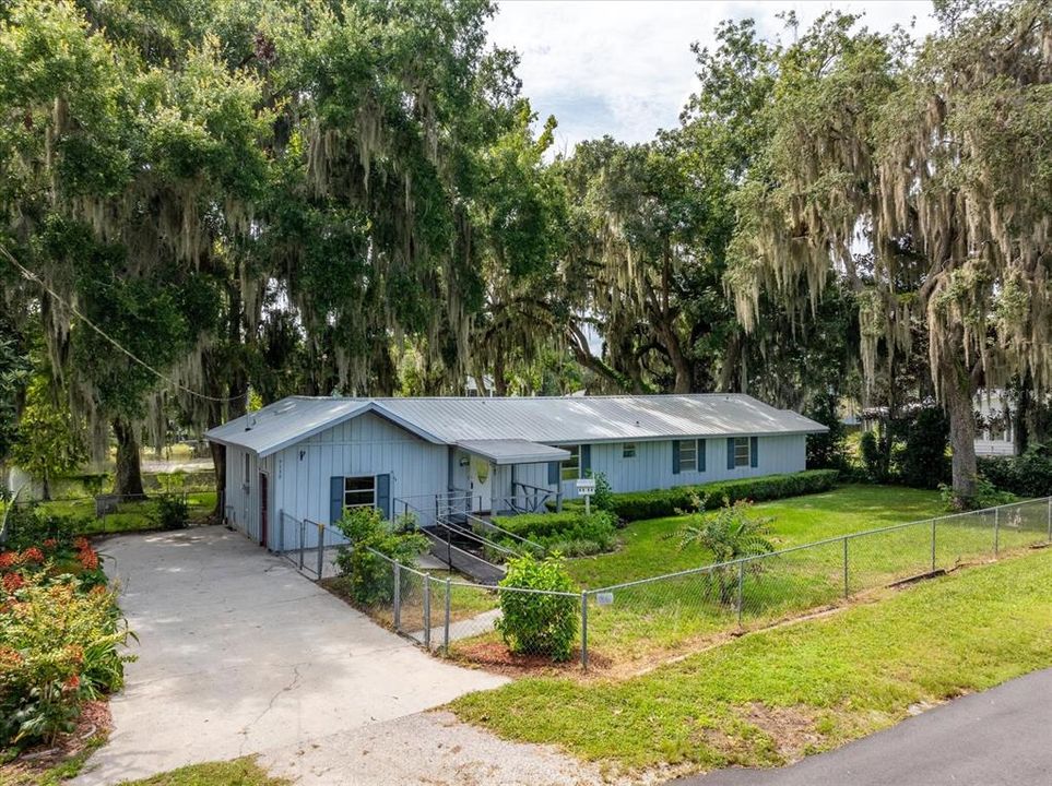 Active With Contract: $311,777 (3 beds, 2 baths, 1924 Square Feet)