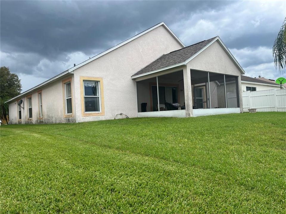 Active With Contract: $310,000 (3 beds, 2 baths, 1882 Square Feet)