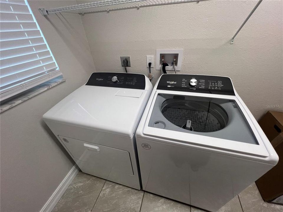 Active With Contract: $1,800 (3 beds, 2 baths, 1570 Square Feet)