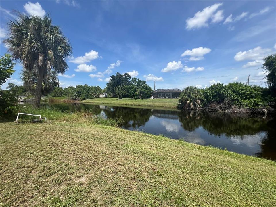 Active With Contract: $1,800 (3 beds, 2 baths, 1570 Square Feet)