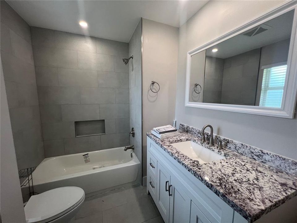 Active With Contract: $1,800 (3 beds, 2 baths, 1570 Square Feet)