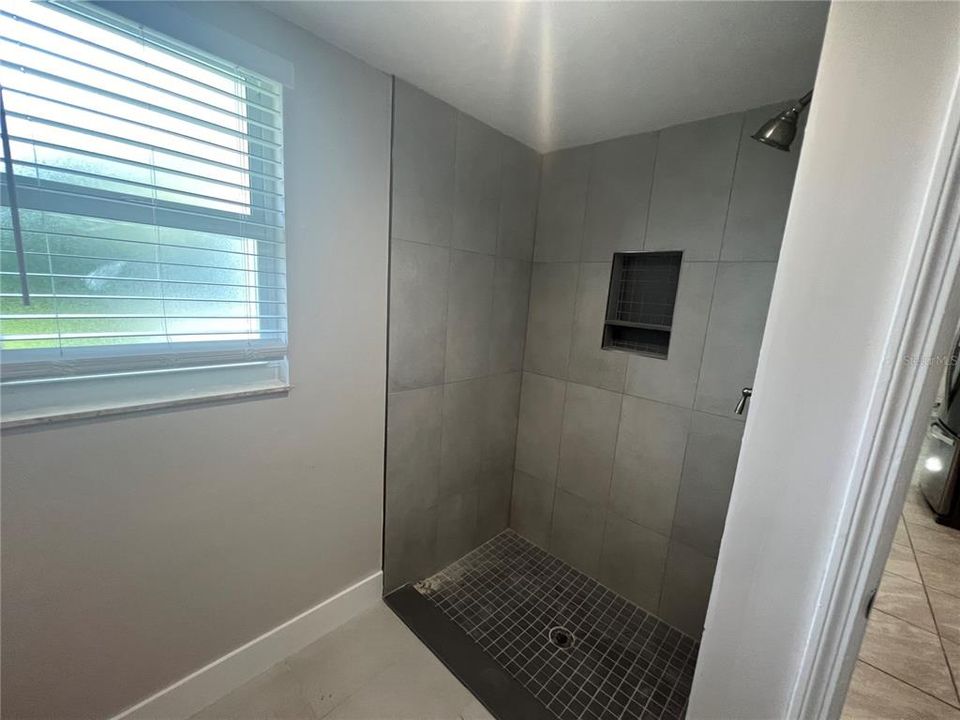 Active With Contract: $1,800 (3 beds, 2 baths, 1570 Square Feet)