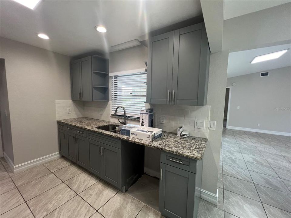 Active With Contract: $1,800 (3 beds, 2 baths, 1570 Square Feet)