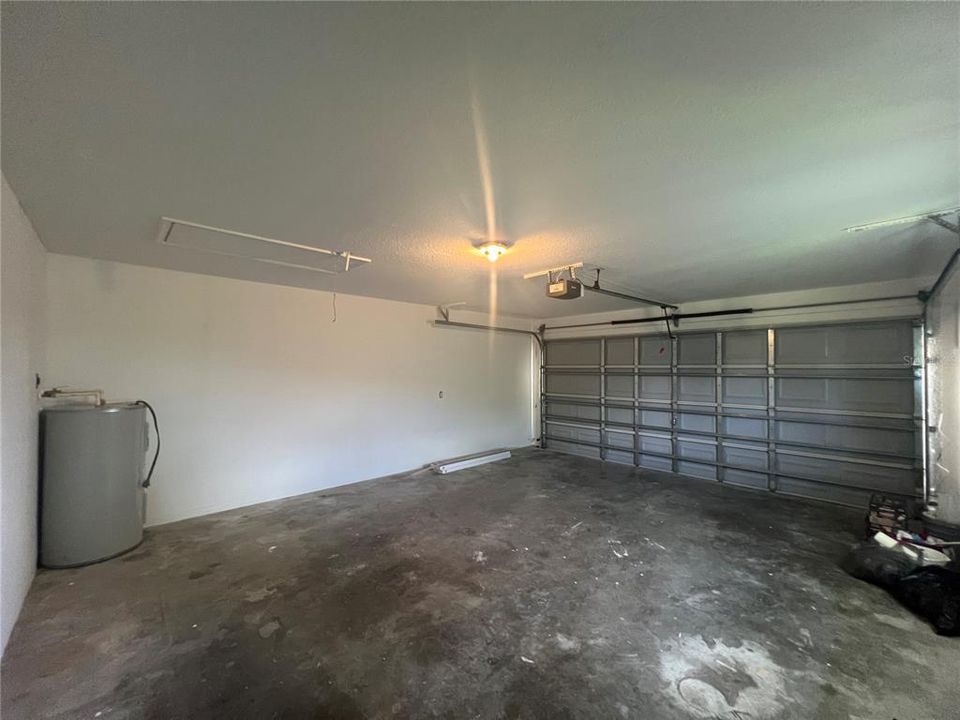 Active With Contract: $1,800 (3 beds, 2 baths, 1570 Square Feet)