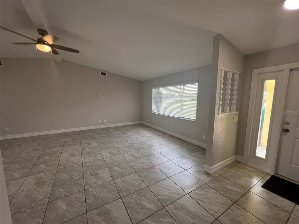 Active With Contract: $1,800 (3 beds, 2 baths, 1570 Square Feet)