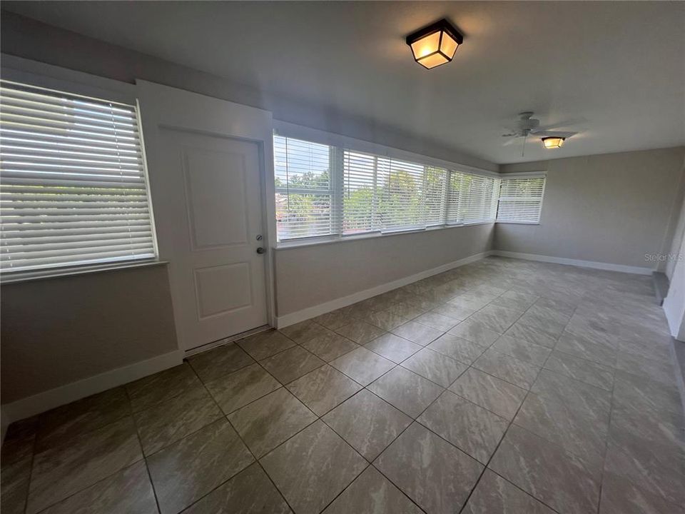 Active With Contract: $1,800 (3 beds, 2 baths, 1570 Square Feet)