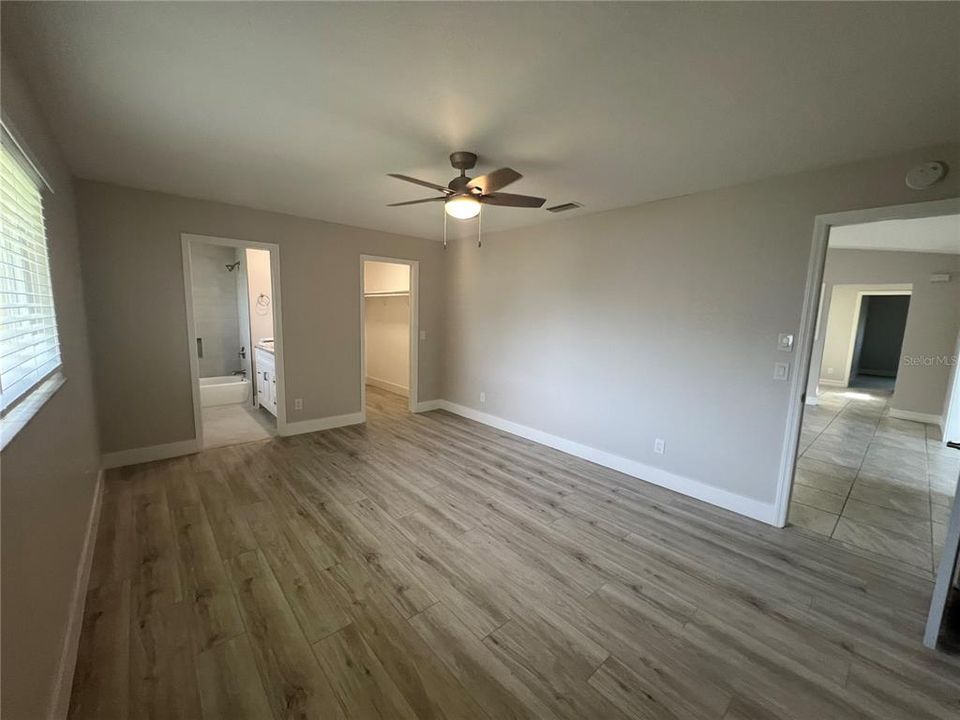 Active With Contract: $1,800 (3 beds, 2 baths, 1570 Square Feet)