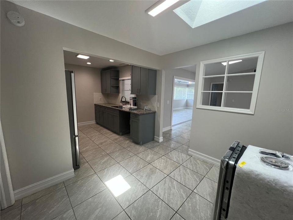 Active With Contract: $1,800 (3 beds, 2 baths, 1570 Square Feet)