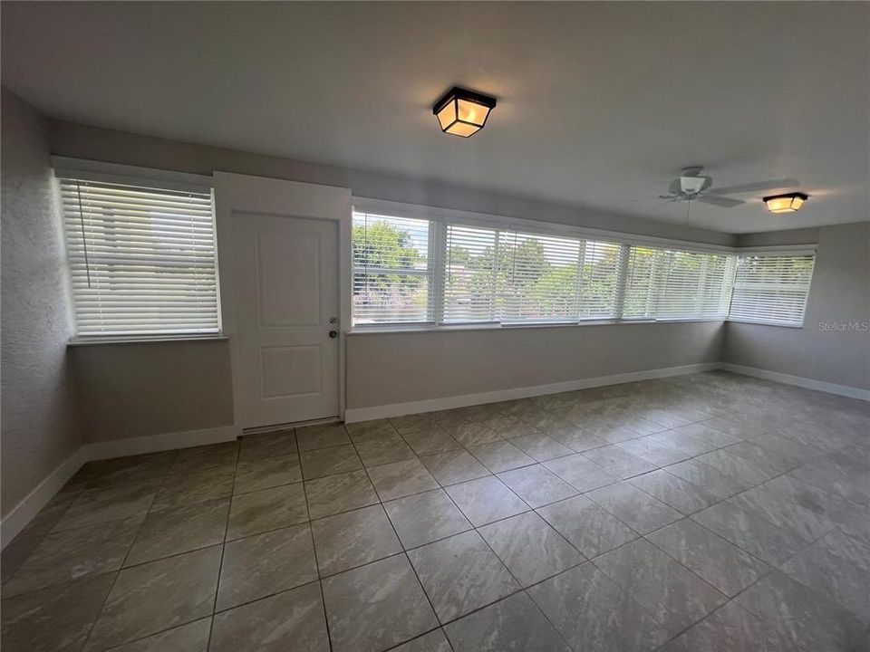 Active With Contract: $1,800 (3 beds, 2 baths, 1570 Square Feet)