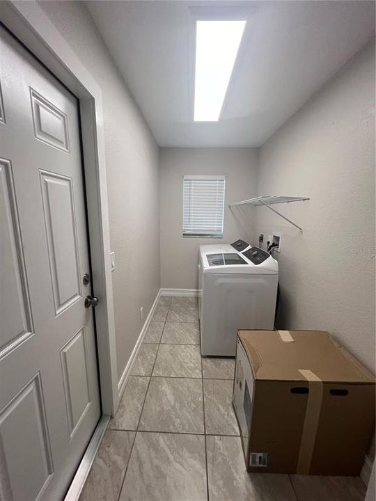 Active With Contract: $1,800 (3 beds, 2 baths, 1570 Square Feet)