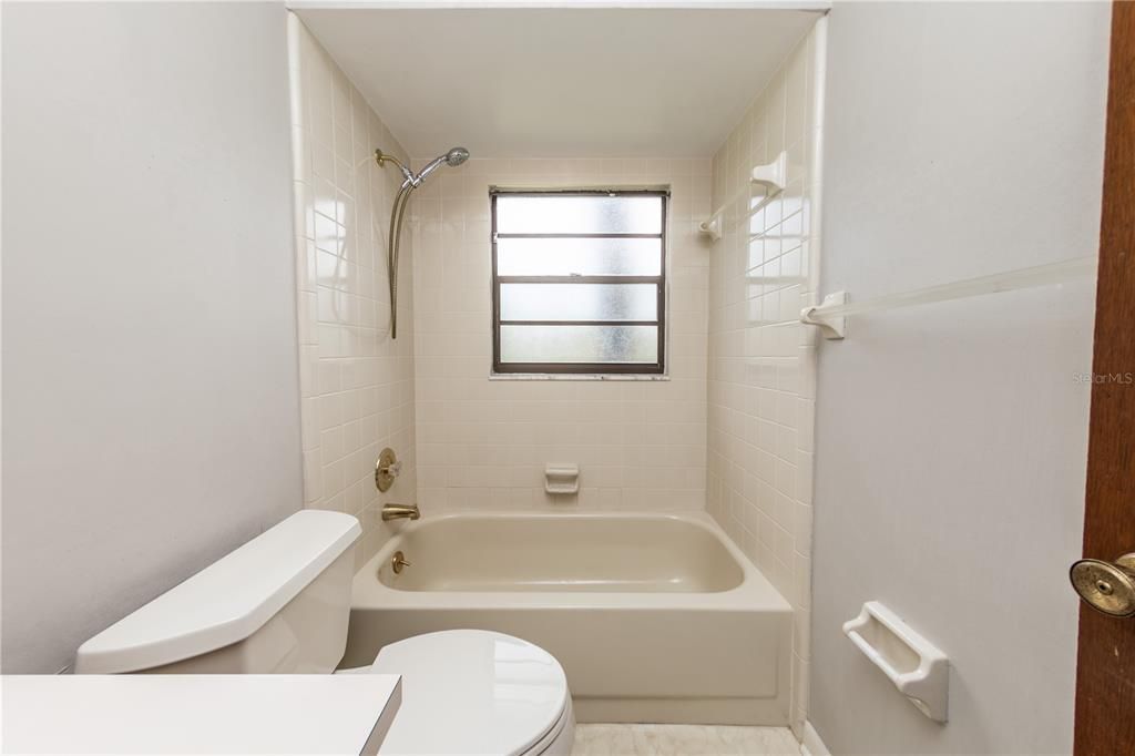 For Sale: $277,500 (3 beds, 2 baths, 1230 Square Feet)