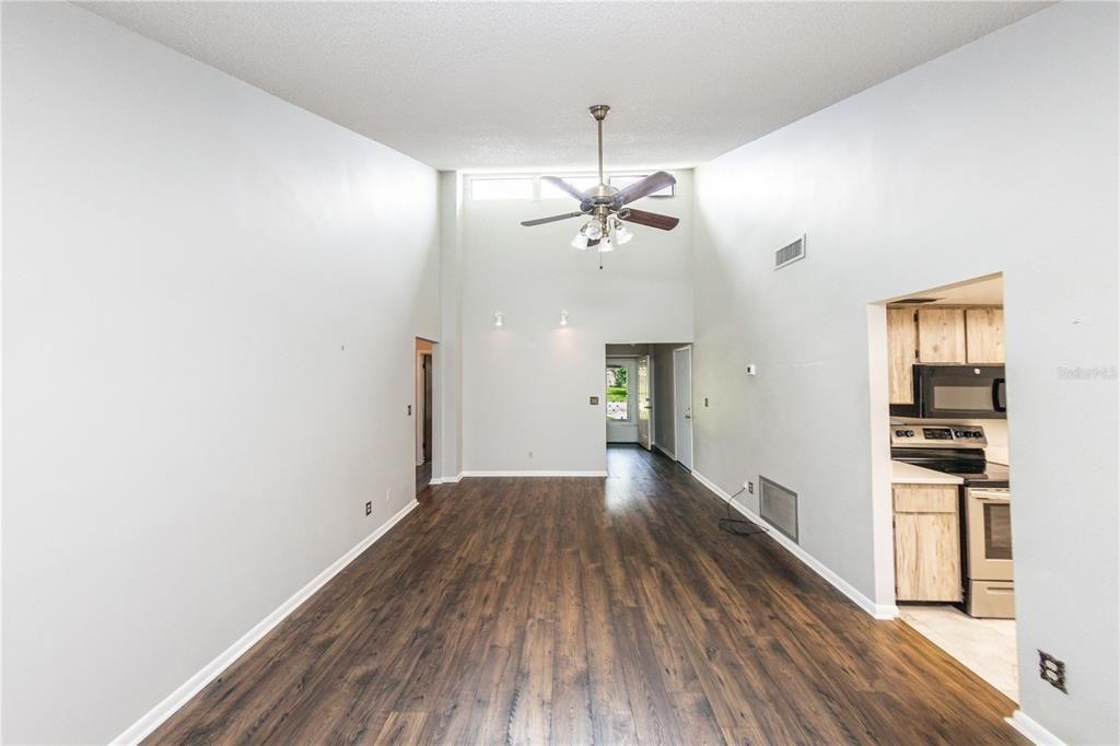 For Sale: $277,500 (3 beds, 2 baths, 1230 Square Feet)