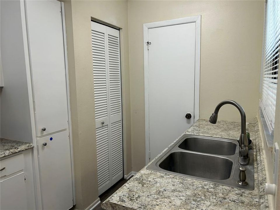 For Rent: $1,850 (2 beds, 1 baths, 1324 Square Feet)