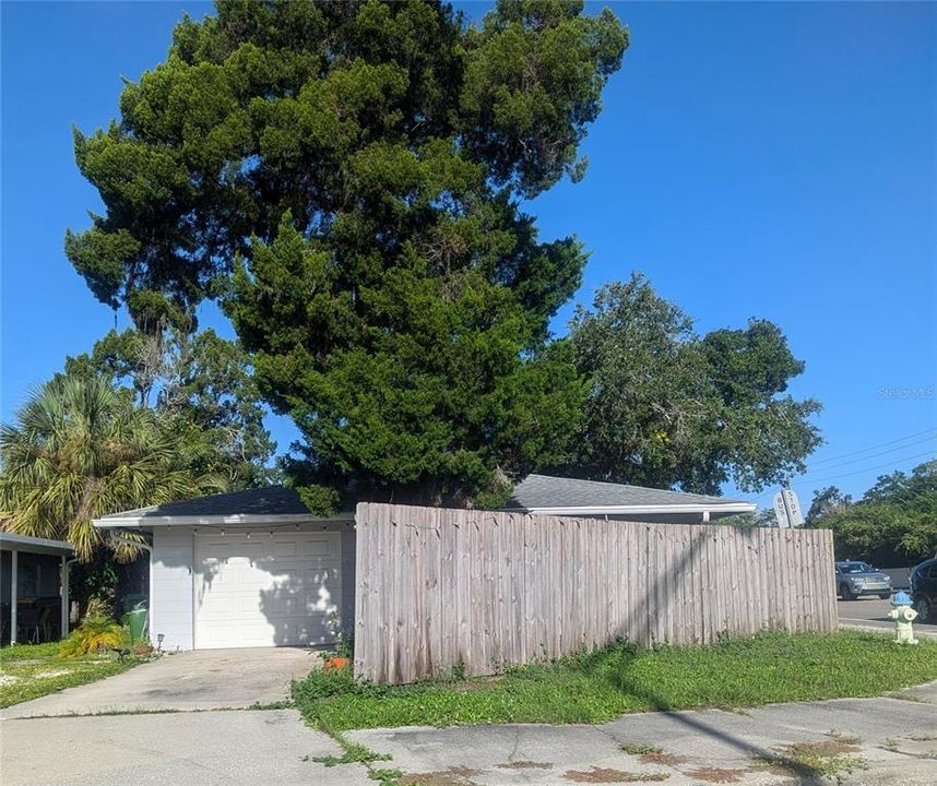 Recently Rented: $2,100 (3 beds, 2 baths, 1494 Square Feet)