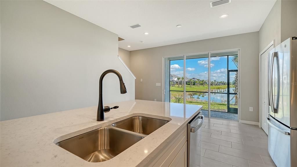 Под контрактом: $394,990 (3 спален, 2 ванн, 1790 Квадратных фут)