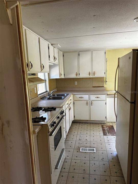 For Sale: $85,000 (2 beds, 1 baths, 644 Square Feet)