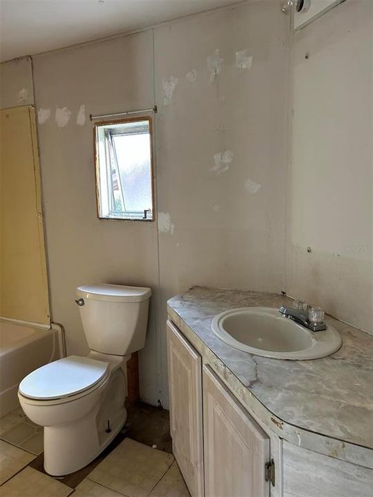 For Sale: $85,000 (2 beds, 1 baths, 644 Square Feet)