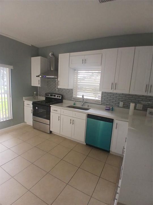 For Rent: $2,300 (3 beds, 2 baths, 1608 Square Feet)