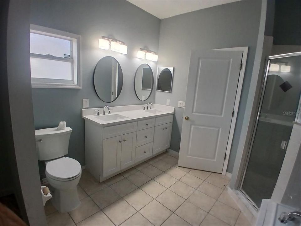 Principal bathroom