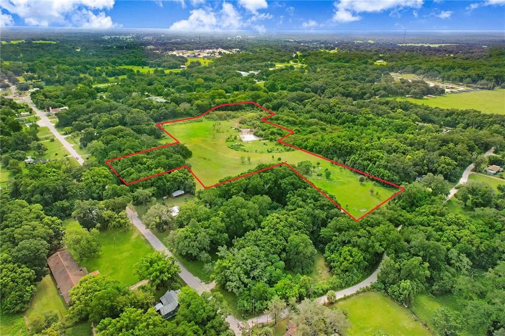 На продажу: $550,000 (13.50 acres)